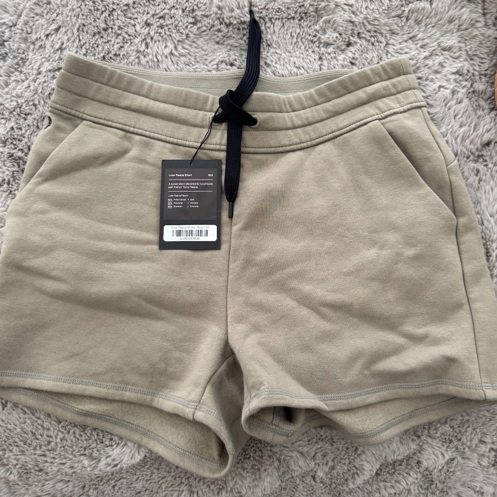 NWT Luxe Fleece Short Public Rec